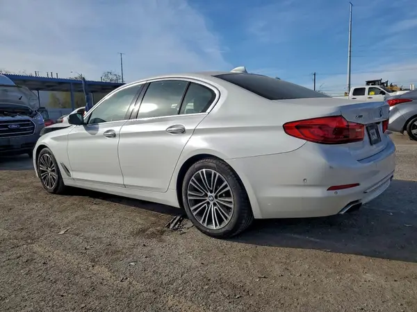 WBAJE7C53JG891445 2018 BMW 5ER - Image 2