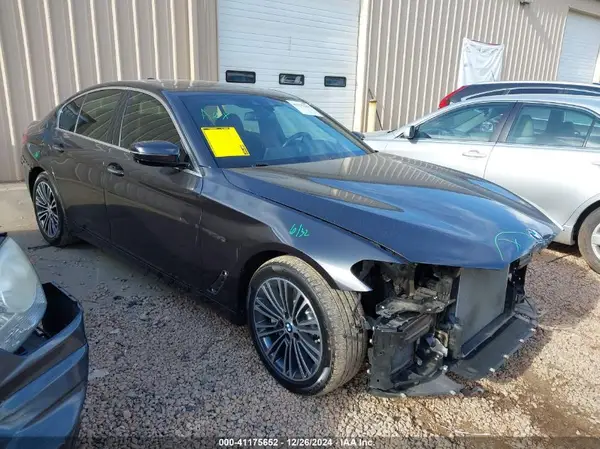 WBAJE7C55JWC57319 2018 BMW 5ER - Image 1