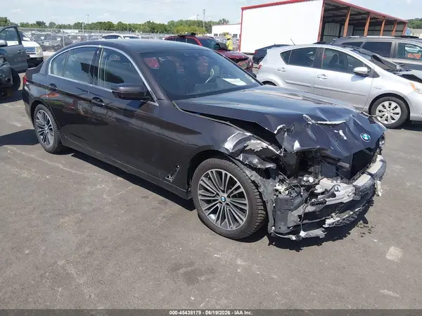 WBAJE7C56KWD55017 2019 BMW 5ER - Image 1