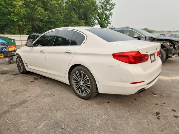 WBAJE7C57JWD52612 2018 BMW 5ER - Image 2
