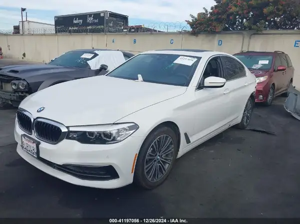 WBAJR3C05LCE47952 2020 BMW 5ER - Image 2