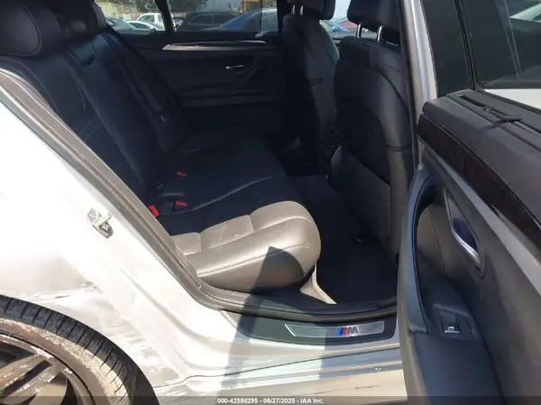 WBAKN9C52GD962015 2016 BMW 5ER - Image 8