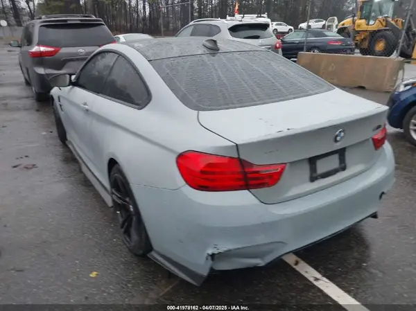 2017 BMW M4 IAAI lot 41978162 auction photo 3