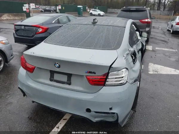 2017 BMW M4 IAAI lot 41978162 auction photo 4