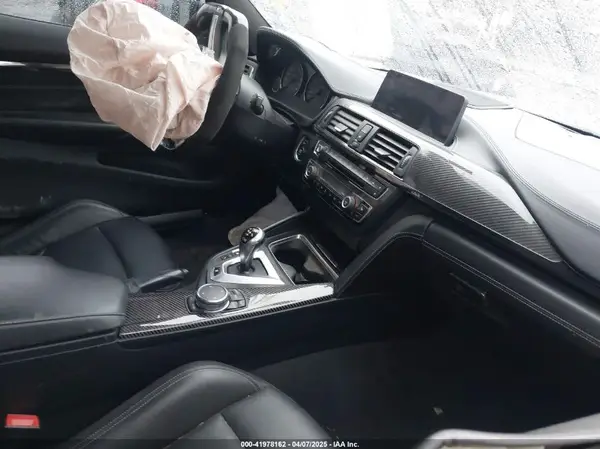 2017 BMW M4 IAAI lot 41978162 auction photo 5