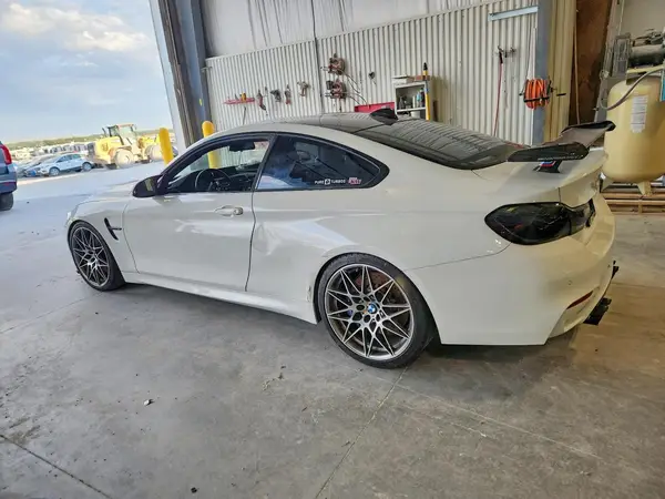 WBS3R9C54GK339057 2016 BMW M4 - Image 2