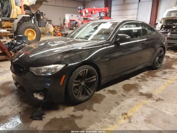 WBS3R9C54HK709635 2017 BMW M4 - Image 2