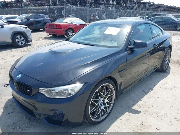 WBS3R9C55HK709577 2017 BMW M4 - Image 2