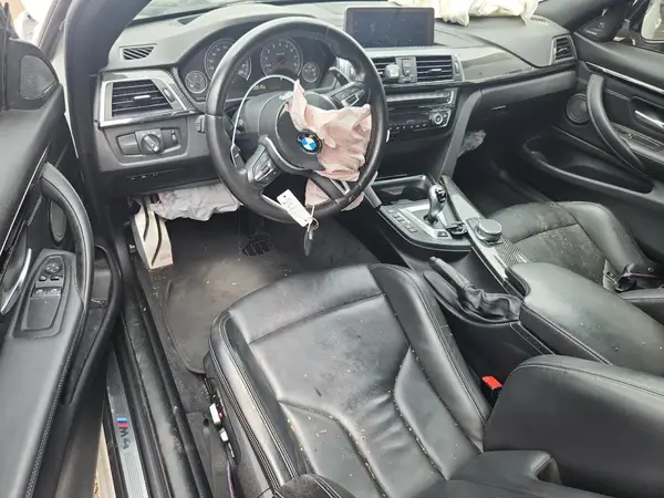 WBS4Y9C59KAG67048 2019 BMW M4 - Image 8