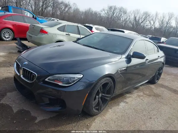 WBS6E9C3XHG437540 2017 BMW M6 - Image 2