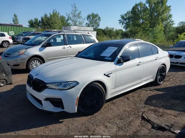 WBS83CH05MCF83827 2021 BMW M5 - Image 2