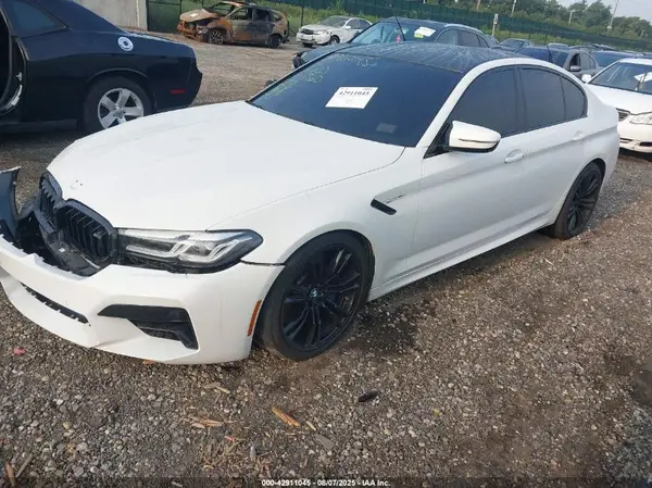 WBS83CH06MCF02382 2021 BMW M5 - Image 2