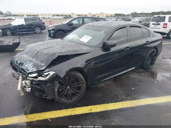 WBS83CH07MCF87975 2021 BMW M5 - Image 2