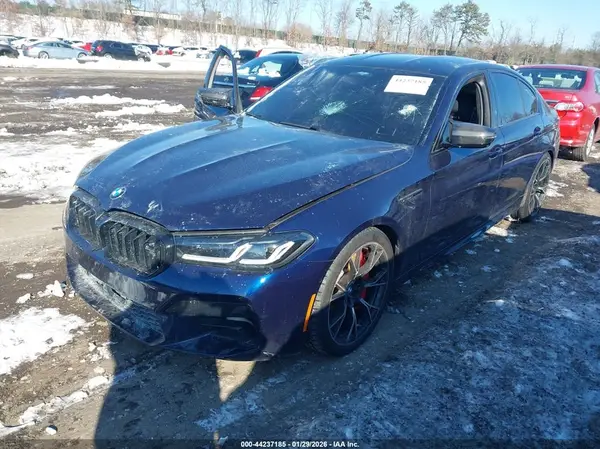 WBS83CH09NCJ87334 2022 BMW M5 - Image 2