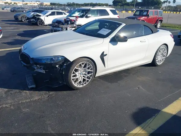 WBSDZ0C09NCH54115 2022 BMW M8 - Image 2