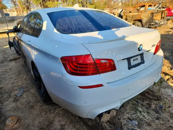 WBSFV9C55GG343145 2016 BMW M5 - Image 2