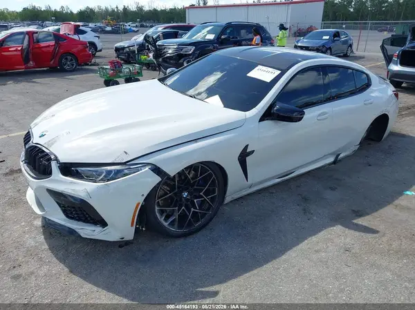 WBSGV0C02NCH21725 2022 BMW M8 - Image 2