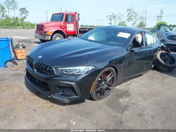 WBSGV0C09NCJ02570 2022 BMW M8 - Image 2