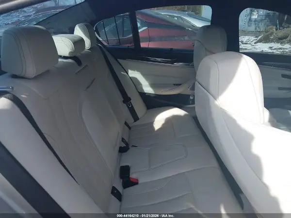 WBSJF0C58JB282025 2018 BMW M5 - Image 8