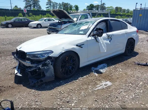 WBSJF0C5XJB283628 2018 BMW M5 - Image 2