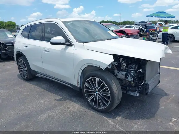 WBX73EF00R5Z99037 2024 BMW X1 - Image 1