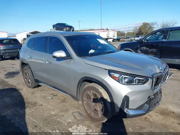 WBX73EF03R5Z21495 2024 BMW X1 - Image 1