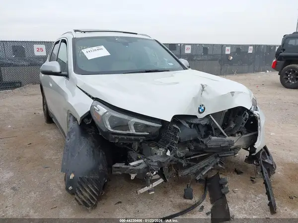 WBX73EF05R5Y87768 2024 BMW X1 - Image 1