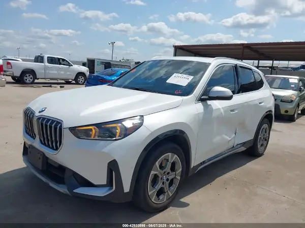 WBX73EF05R5Z47564 2024 BMW X1 - Image 2
