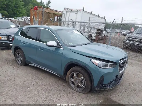 WBX73EF05R5Z86851 2024 BMW X1 - Image 1