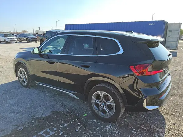 WBX73EF08R5Y90826 2024 BMW X1 - Image 2