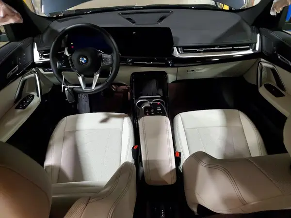 WBX73EF09T5688598 2026 BMW X1 - Image 8