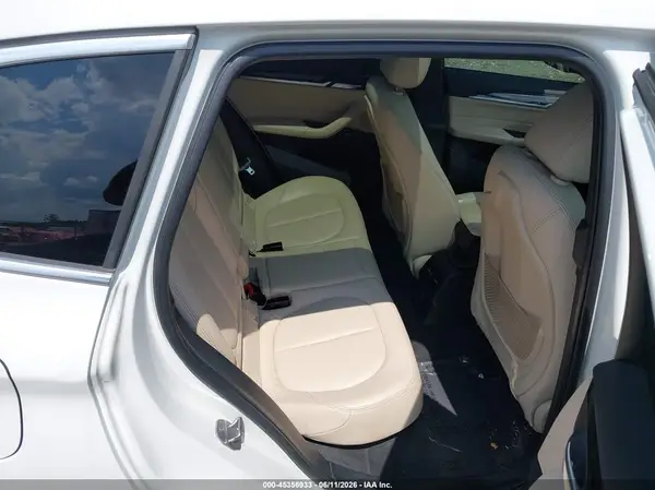 WBXHT3C30G5E53412 2016 BMW X1 - Image 8