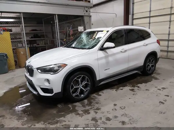 WBXHT3C30GP884656 2016 BMW X1 - Image 2