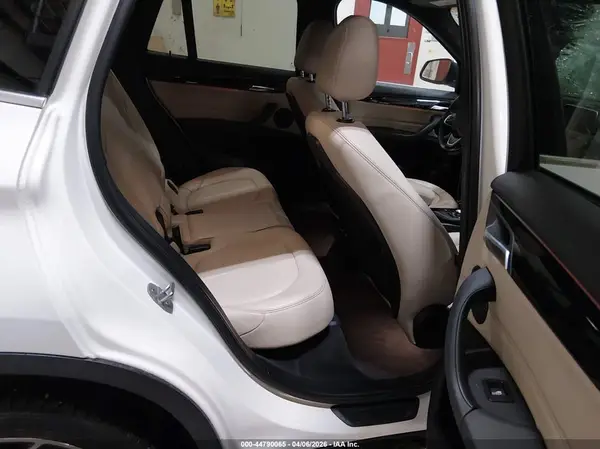 WBXHT3C30GP884656 2016 BMW X1 - Image 8