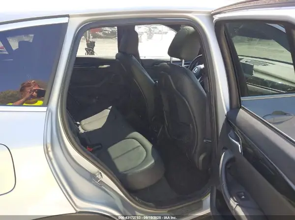 WBXHT3C30GP884883 2016 BMW X1 - Image 8