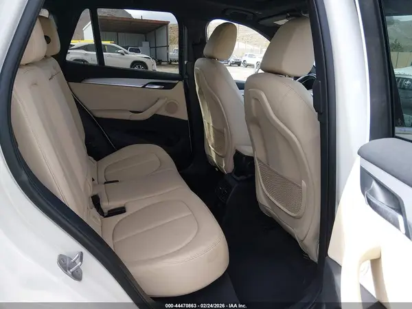 WBXHT3C30H5F85569 2017 BMW X1 - Image 8