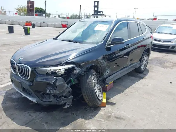 WBXHT3C30H5F87158 2017 BMW X1 - Image 2