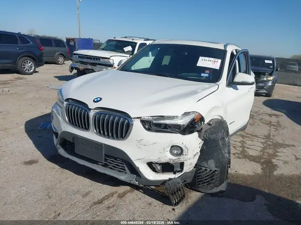 WBXHT3C30J5F92172 2018 BMW X1 - Image 2