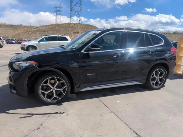 WBXHT3C30J5K22529 2018 BMW X1 - Image 1