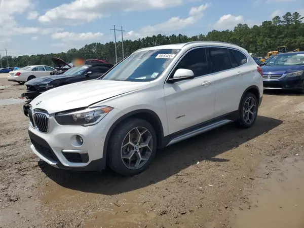 WBXHT3C30J5K24765 2018 BMW X1 - Image 1