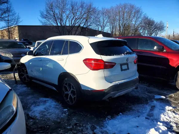 WBXHT3C30J5K29609 2018 BMW X1 - Image 2