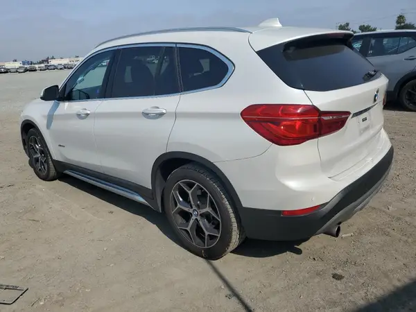 WBXHT3C30J5K32414 2018 BMW X1 - Image 2