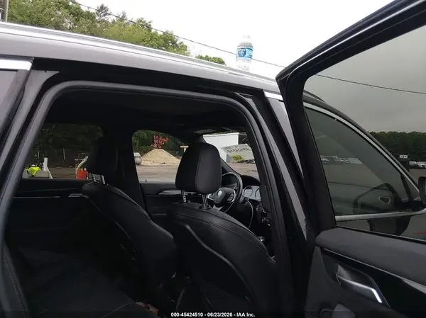 WBXHT3C30J5L29886 2018 BMW X1 - Image 8