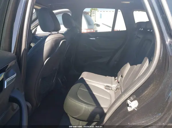 WBXHT3C30J5L31086 2018 BMW X1 - Image 8