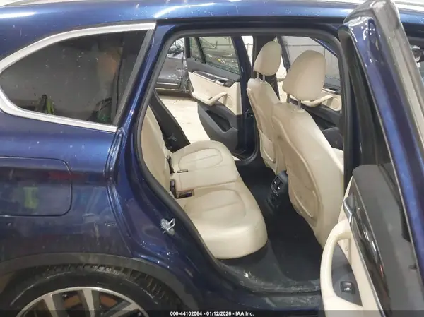 WBXHT3C31G5E49241 2016 BMW X1 - Image 8