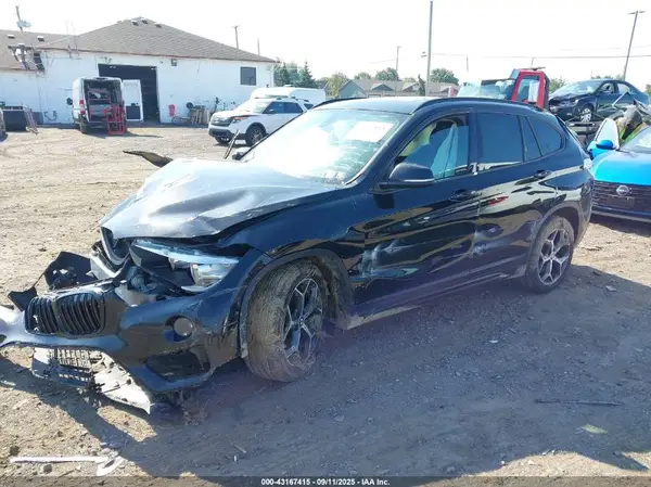WBXHT3C31G5E50020 2016 BMW X1 - Image 2