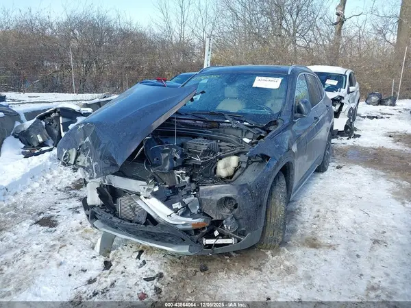WBXHT3C31G5E52818 2016 BMW X1 - Image 2