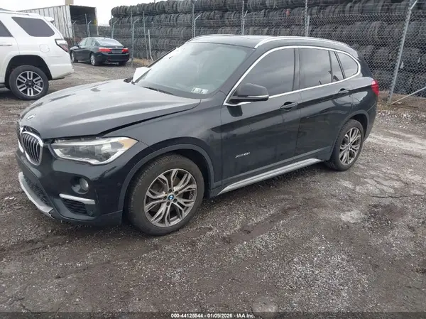 WBXHT3C31GP880261 2016 BMW X1 - Image 2