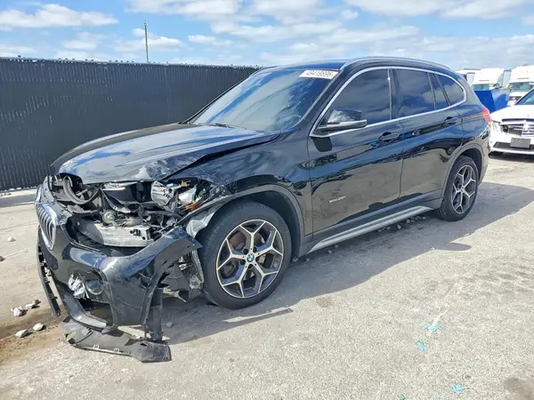 WBXHT3C31GP880390 2016 BMW X1 - Image 1