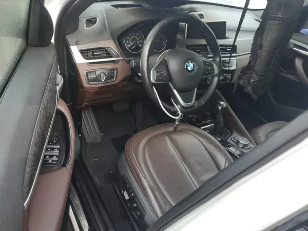 WBXHT3C31GP882818 2016 BMW X1 - Image 8